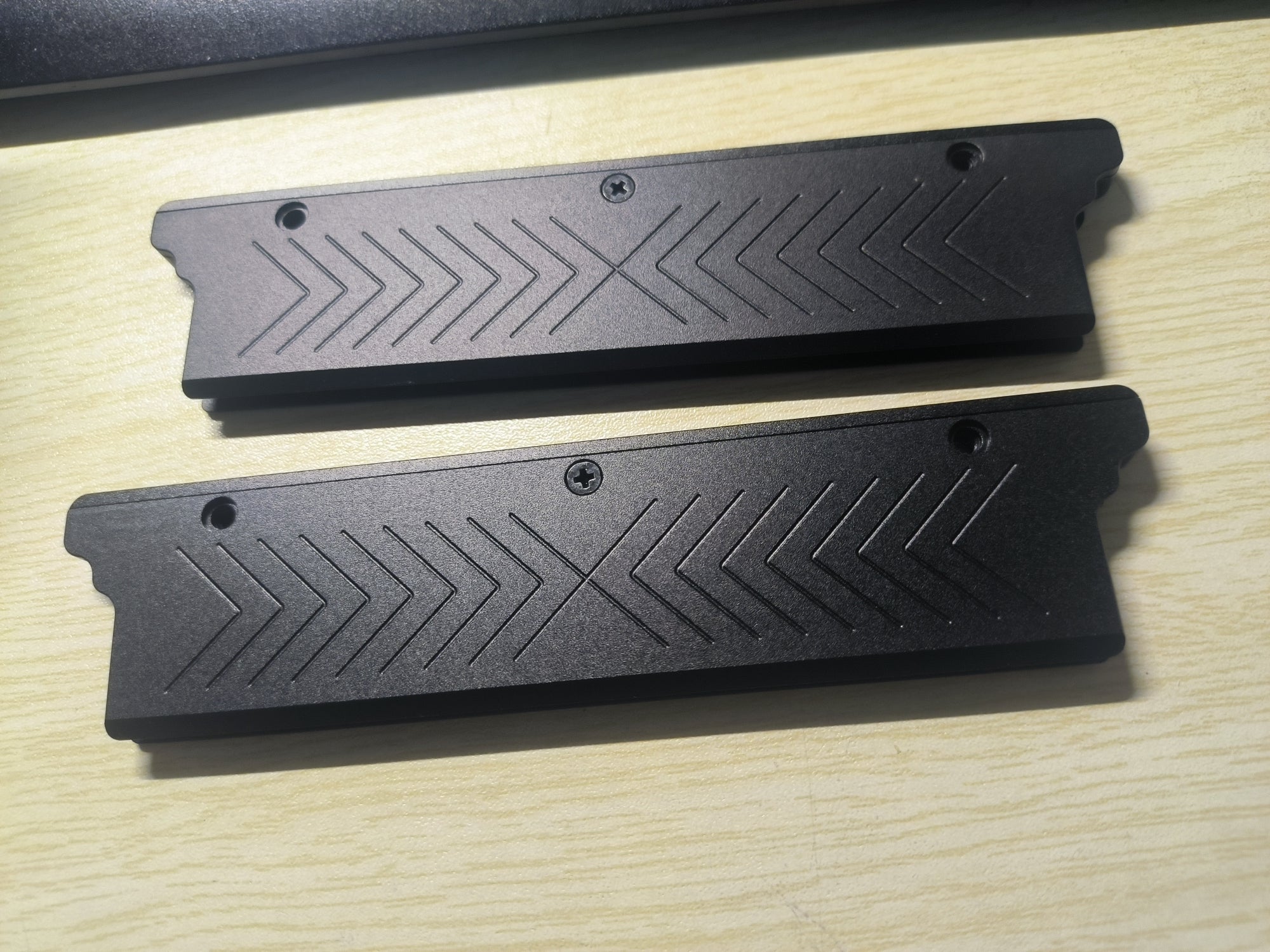 RAM Heatsink Spreader – CNC Machined Aluminum, 2-Pack for Desktop DDR Memory Sticks (Black / Red)