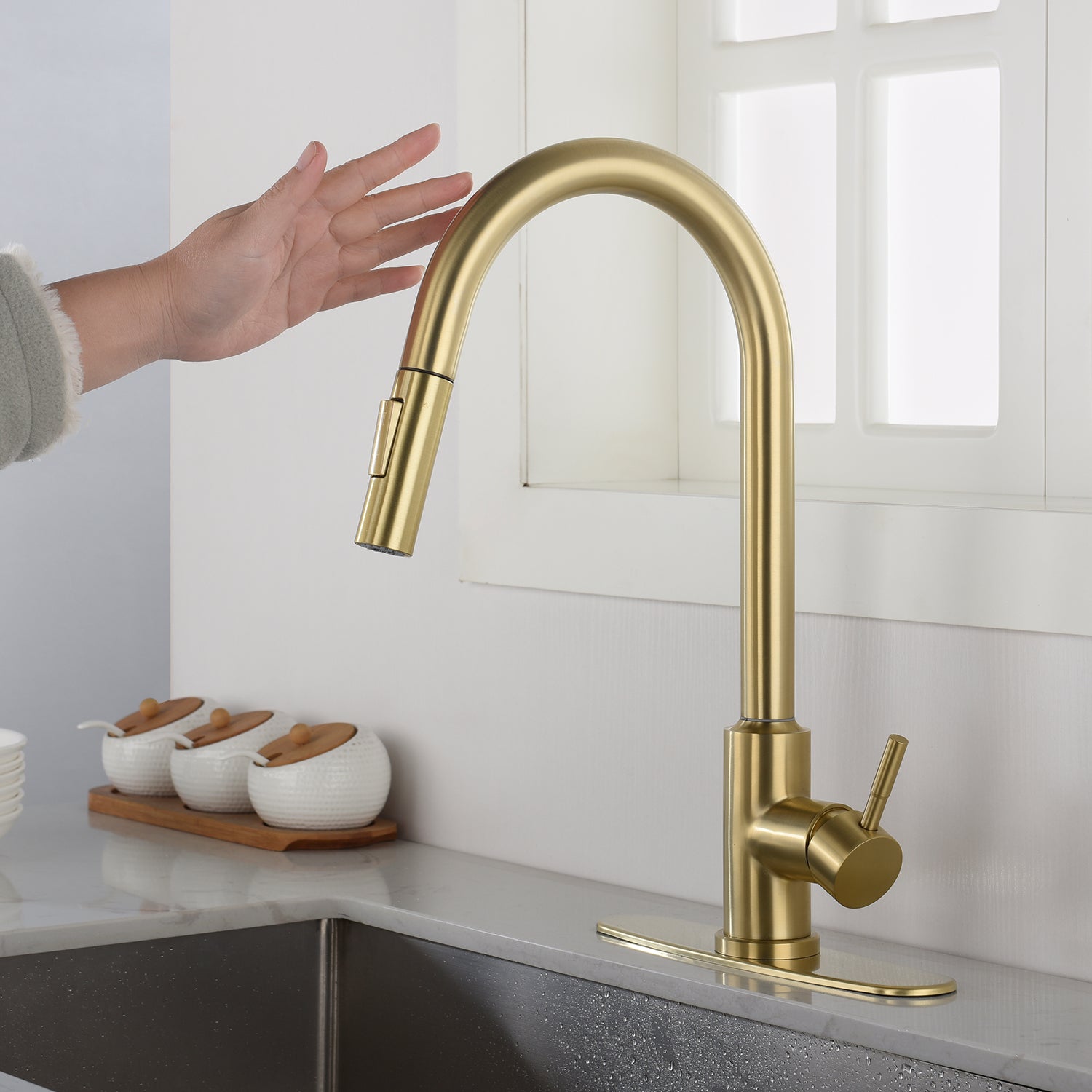 Touch Kitchen Faucet with Pull Down Sprayer – Brushed Gold, 360° Swivel, Single Handle, Stainless Steel