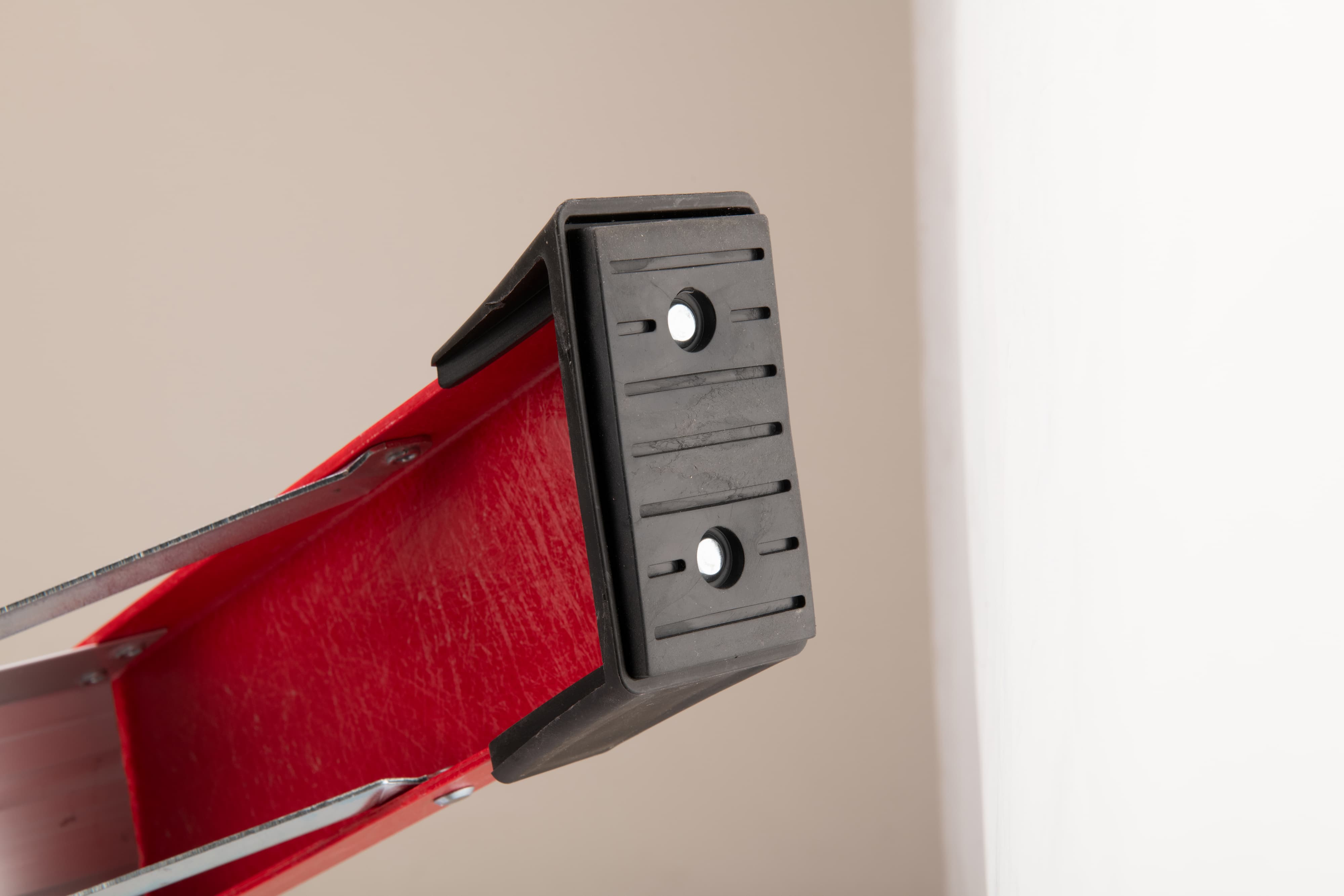 Fiberglass Step Ladder — Non‑Conductive, 330 lb Capacity, Safety Red, 11" Step Spacing