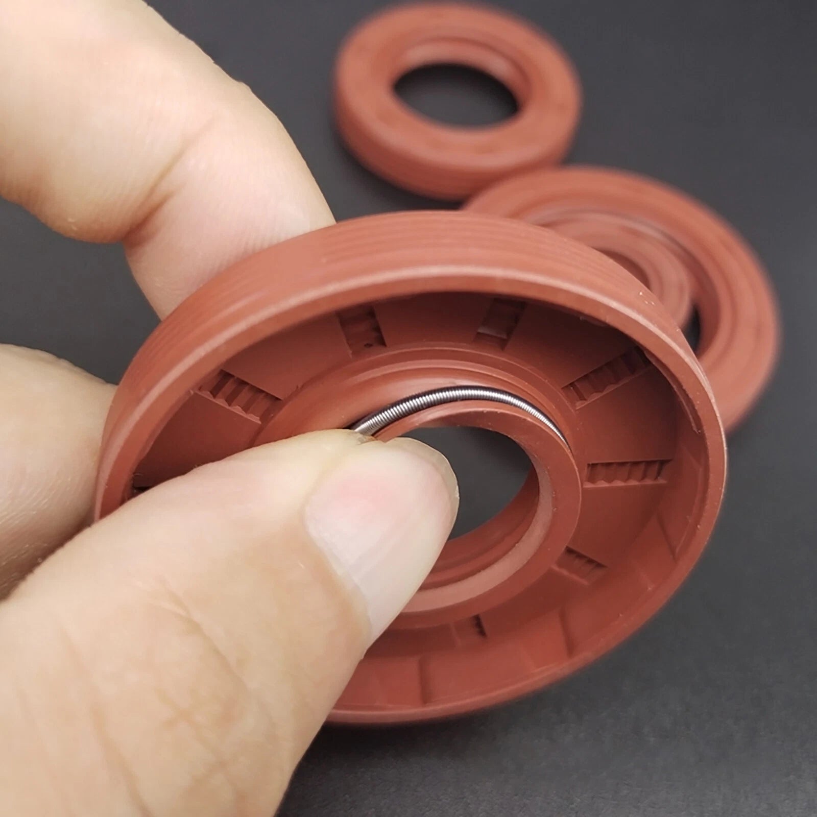 Metric TC Rotary Oil Shaft Seal FKM Fluorine Double Lip Seal 16mm - 21mm Shaft