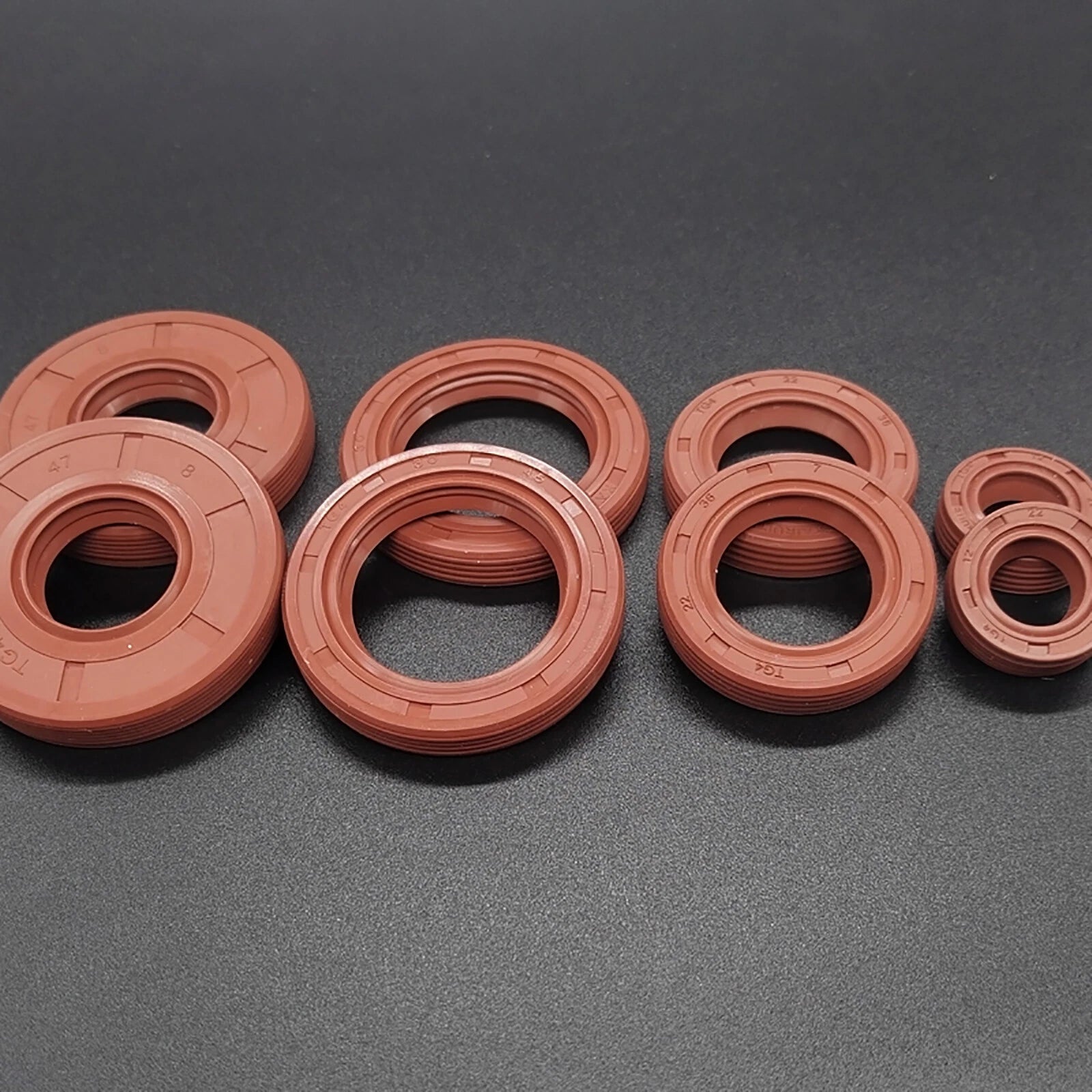Metric TC Rotary Oil Shaft Seal FKM Fluorine Double Lip Seal 92mm - 125mm Shaft