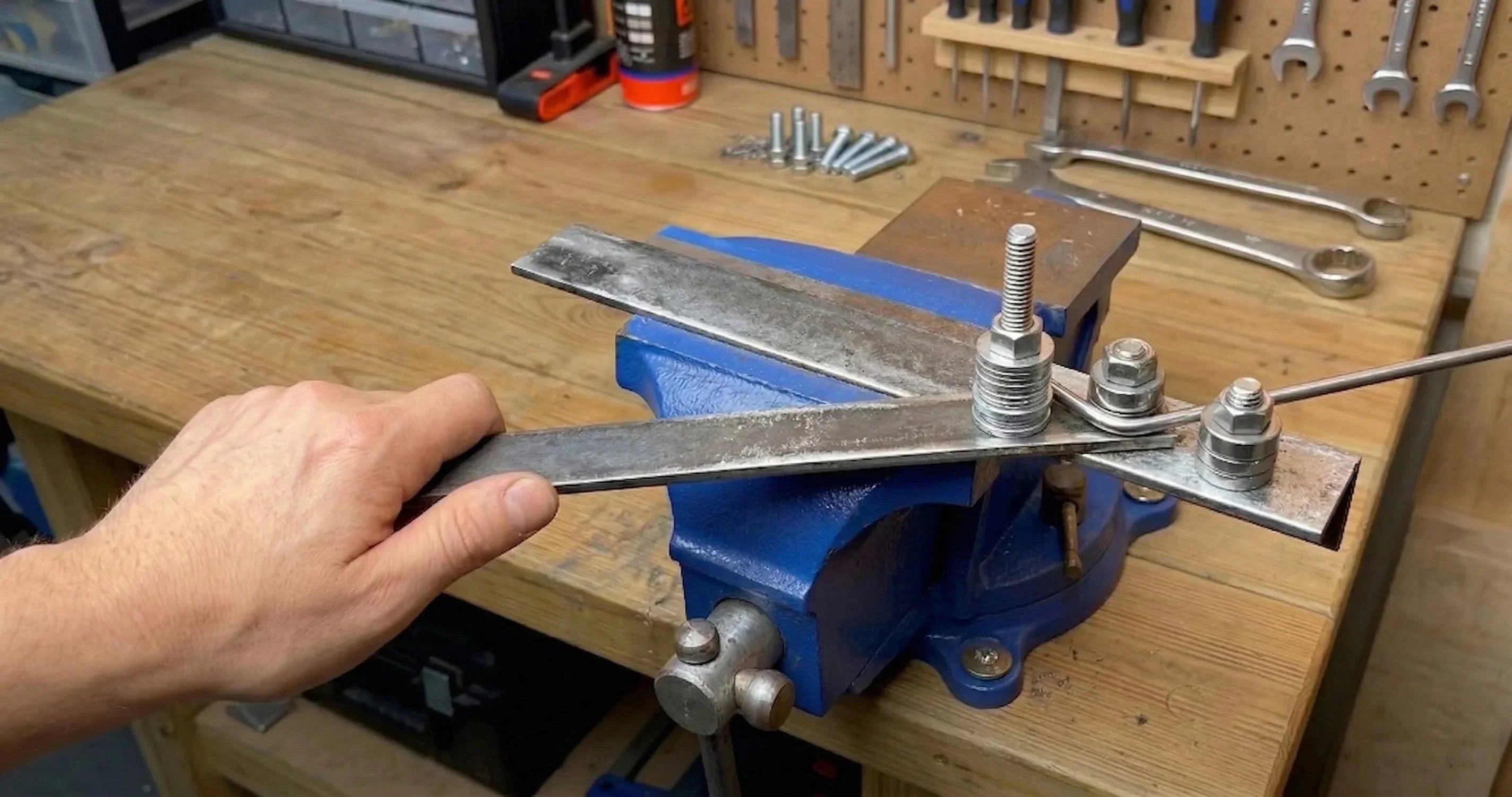 Manual tool for bending thick wire and steel rods in a workshop | HomeDIYer