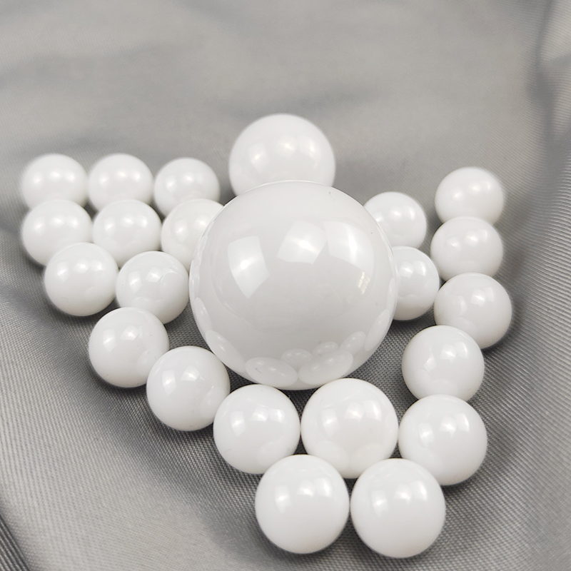 Side-by-side comparison demonstrating the whiteness and finish of ZrO2 material