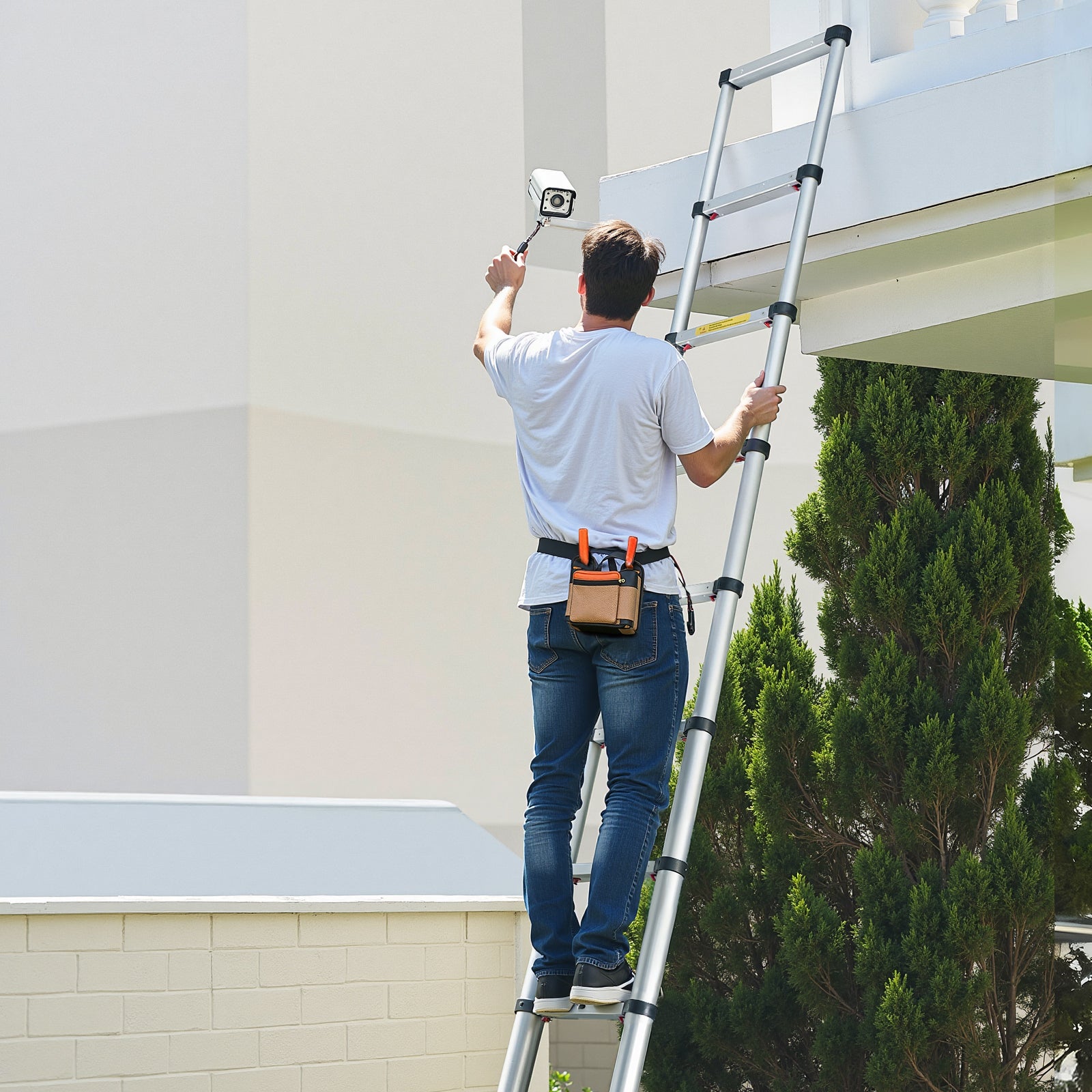 12.5FT Telescoping Aluminum Ladder — 330 lb Capacity, One‑Touch Retraction, Widened Steps, Silver