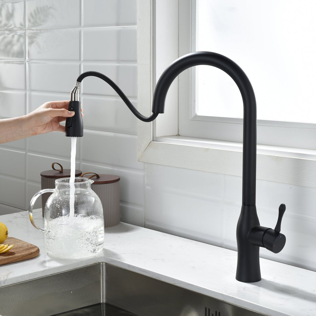Pull - Down Single Handle Kitchen Faucet in Matte Black - HomeDIYer